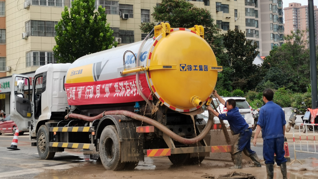 九游会J9官网吸污车驰援郑州特大暴雨